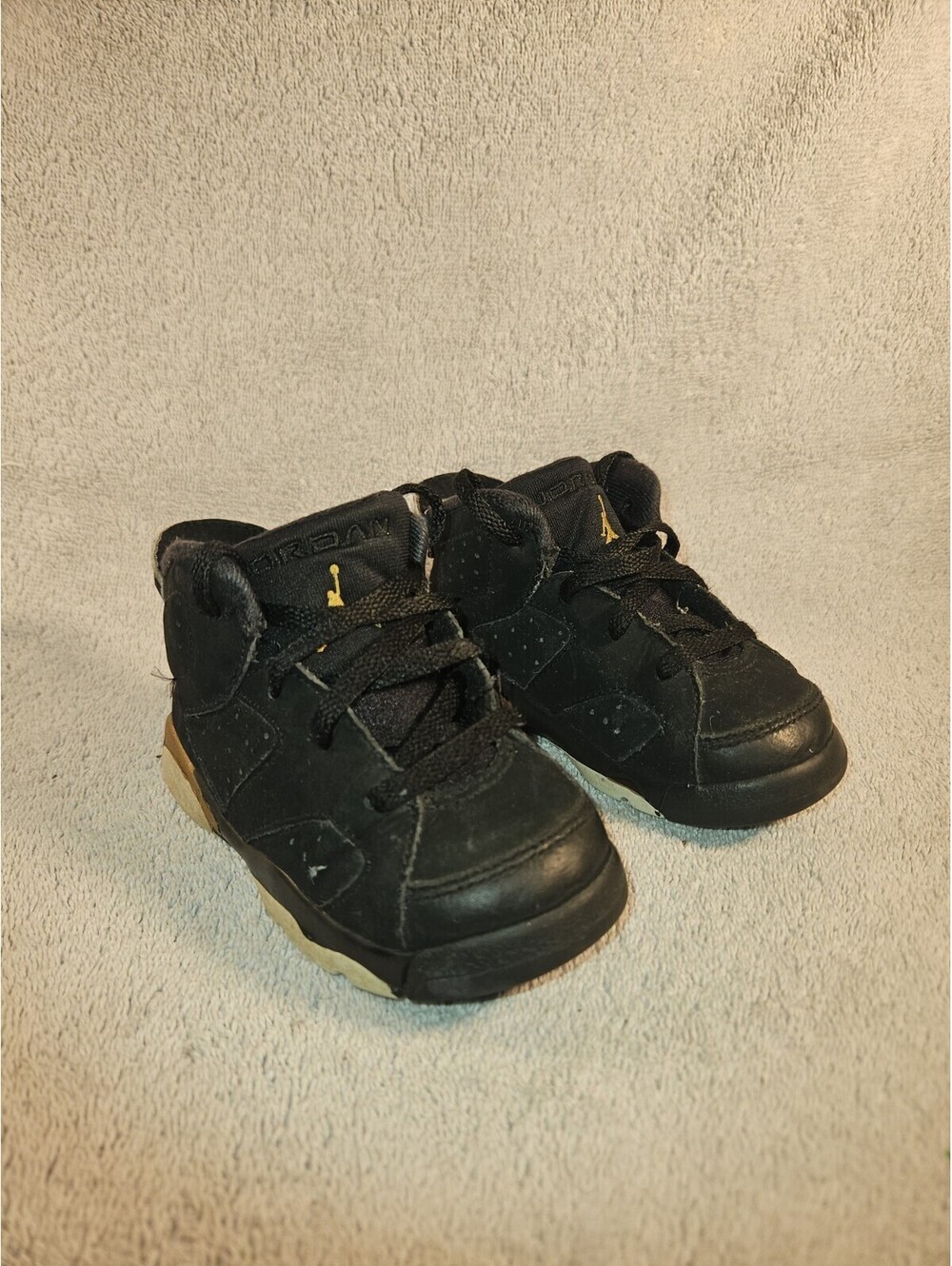 Preowned- Nike Air Jordan Retro 6 Black/Gold CT4966-007 Kids (Size 7C)